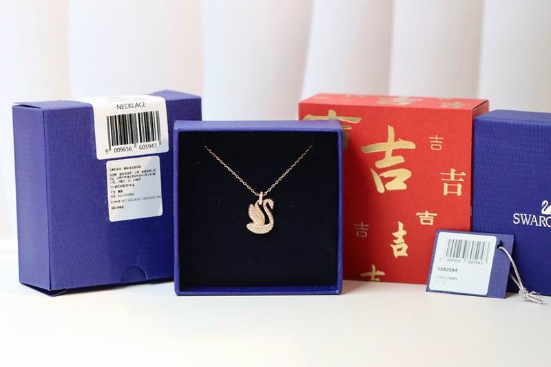 Swarovski Necklace 01lyr31 (2)